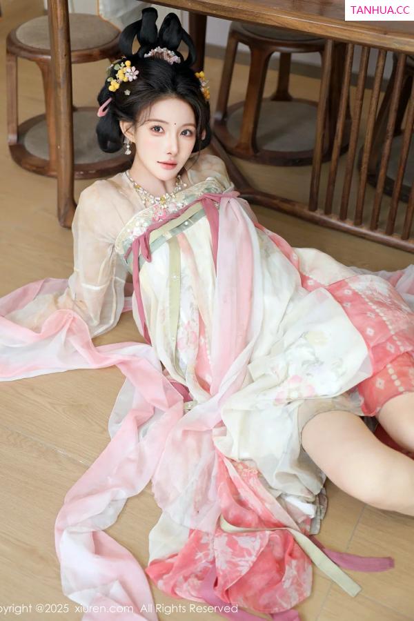   [XiuRen]高清写真图 2025.08.13 No.10645 梨霜儿 古装服饰第34张图片